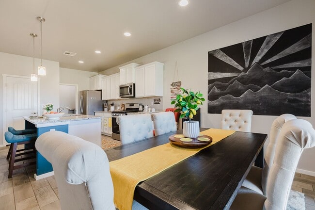 Building Photo - Meticulously Clean 3 bedroom 2 bathroom Home
