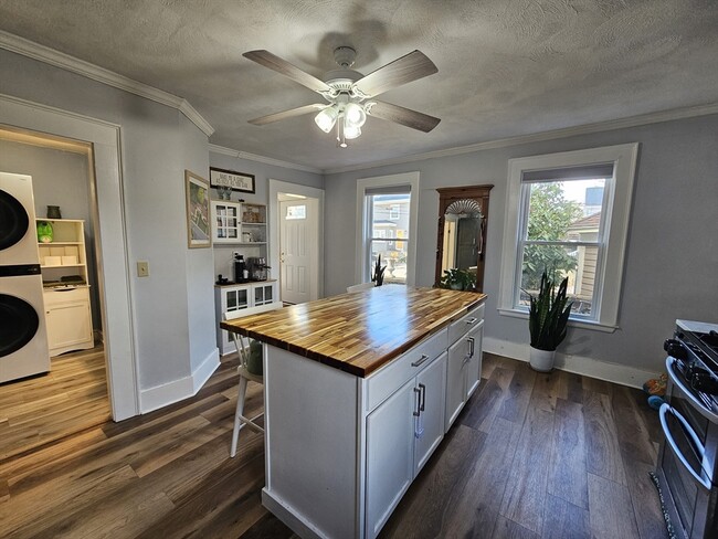 Building Photo - 32 Main St