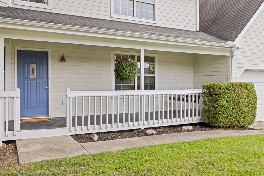 Building Photo - 224 N Brent Dr