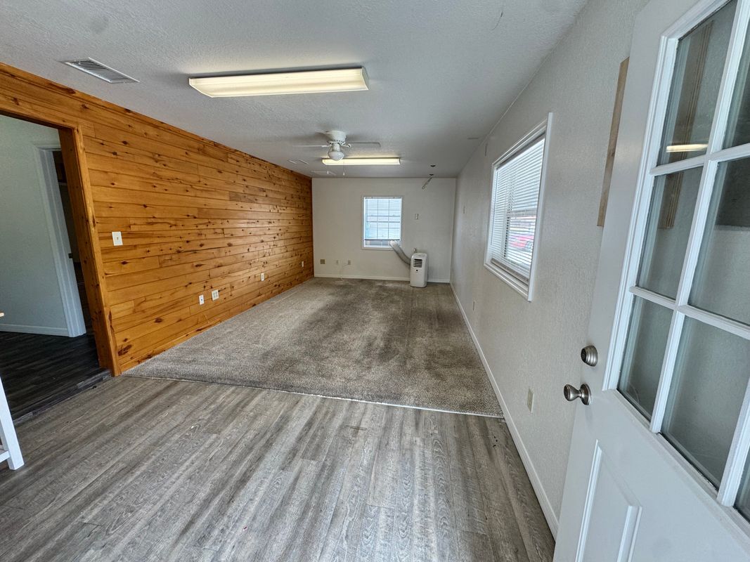 Building Photo - 306 N Iona Ave