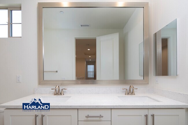 Building Photo - 3024 Estero Rd