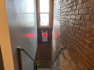 Building Photo - Welcome home to this bright and inviting one-bedroom in the heart of Bedford-Stuyvesant.