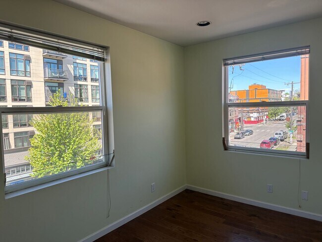 Building Photo - $3,200 / 1700ft2 - Prime Office Space for ...