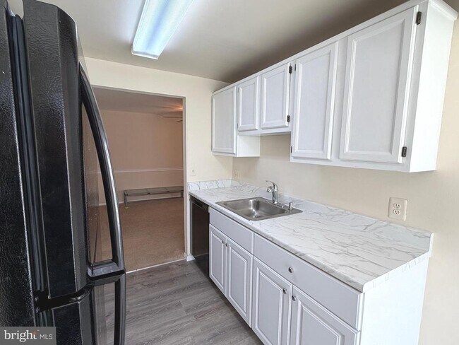 Building Photo - 18131 Chalet Dr