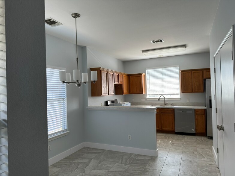 Building Photo - 2819 Southampton Way