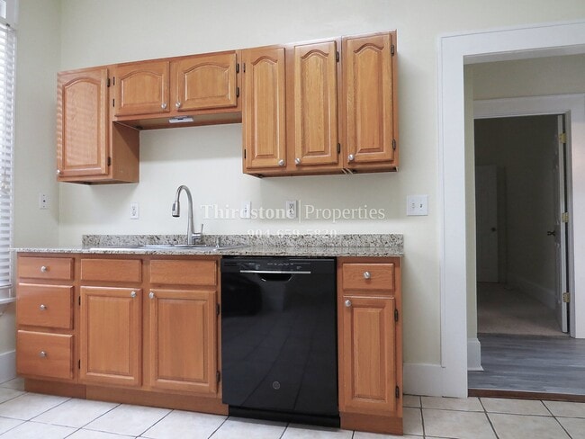 Building Photo - 212 E 6th St