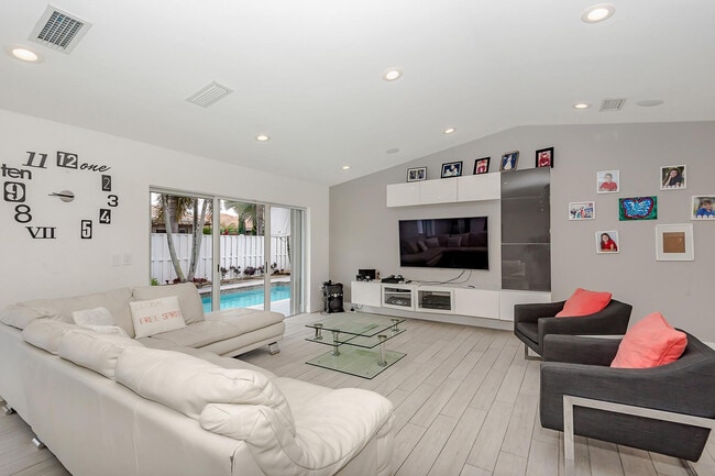 Building Photo - 16931 SW 5th Ct