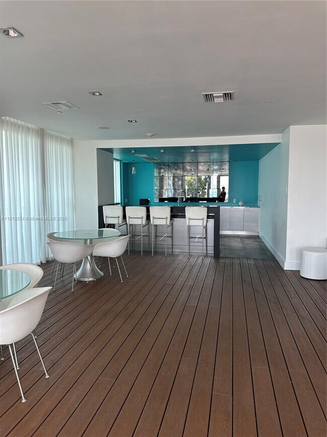 Building Photo - 500 Brickell Ave
