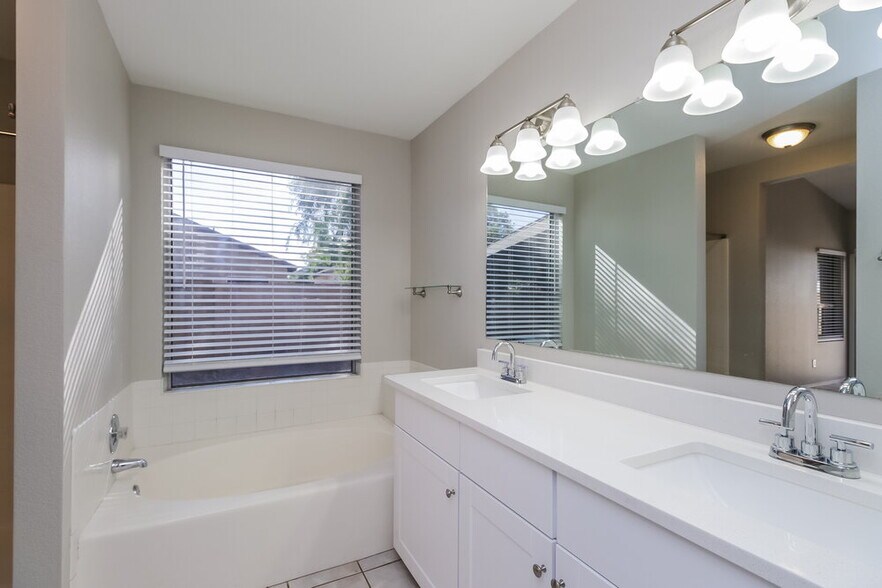 Building Photo - 6329 W Puget Ave