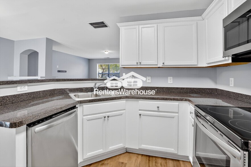 Building Photo - 3449 Parc Dr SW