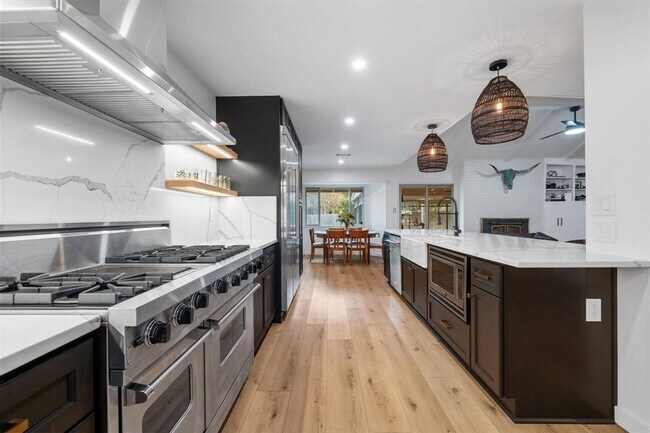 Building Photo - 2303 Inverrary Cir