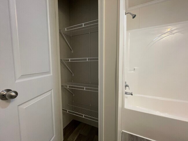 Building Photo - 16242 Frontenac Ave