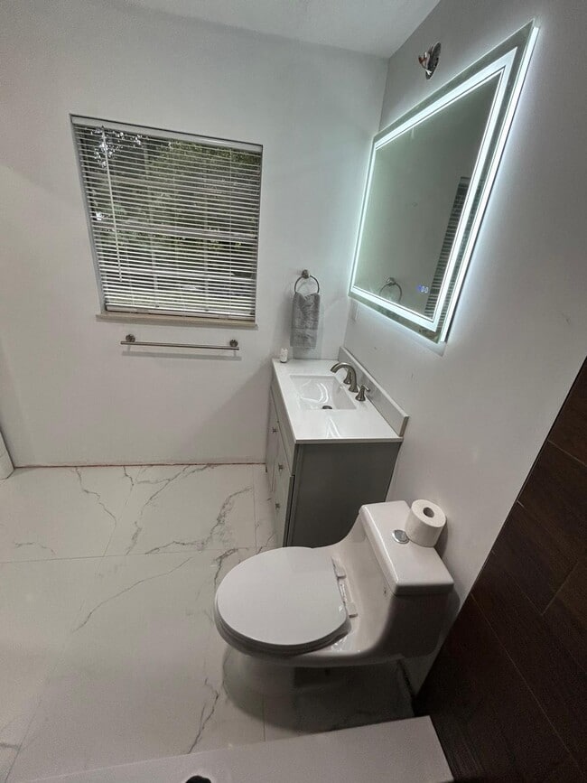 Building Photo - 935 34th Ave