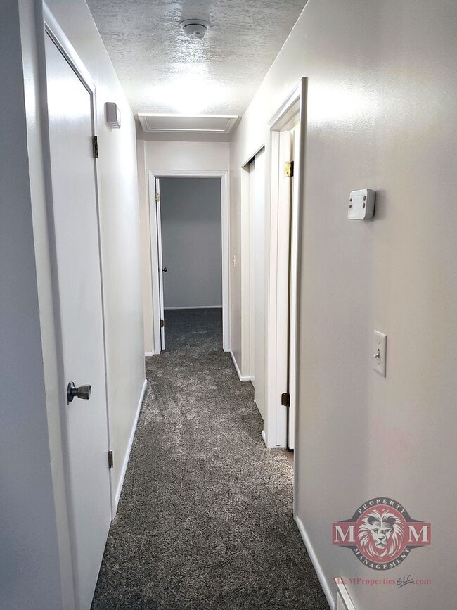 Building Photo - Beautiful Remodeled 4 Bd 2 Bath Home