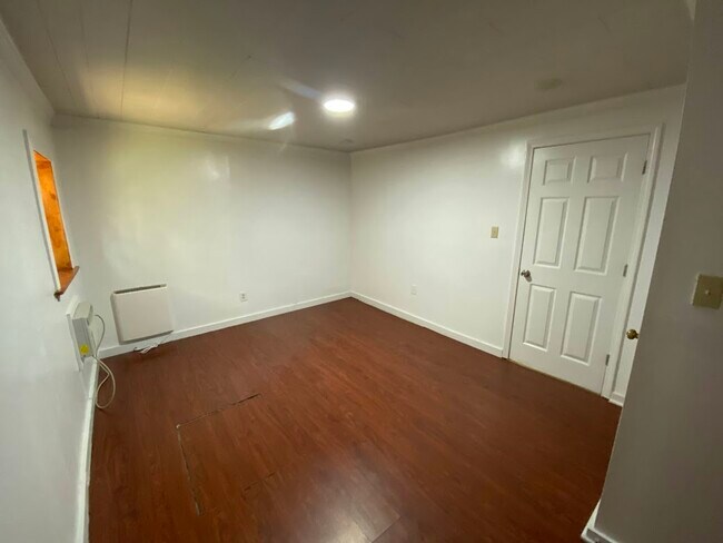 Building Photo - Chestnut Grove Village 17, 18, 19