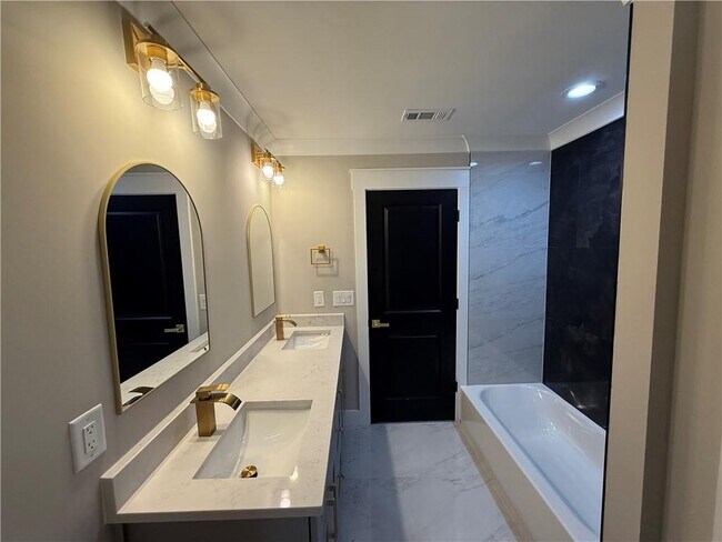 Building Photo - 320 Pine Valley Dr