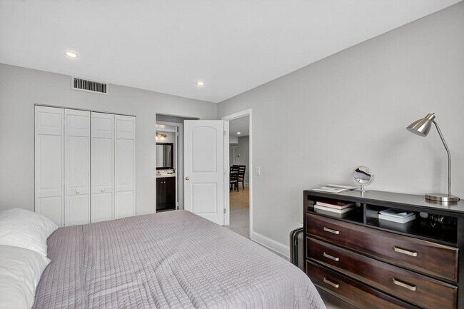 Building Photo - 3450 S Ocean Blvd