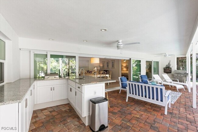 Building Photo - 635 Fountainhead Ln