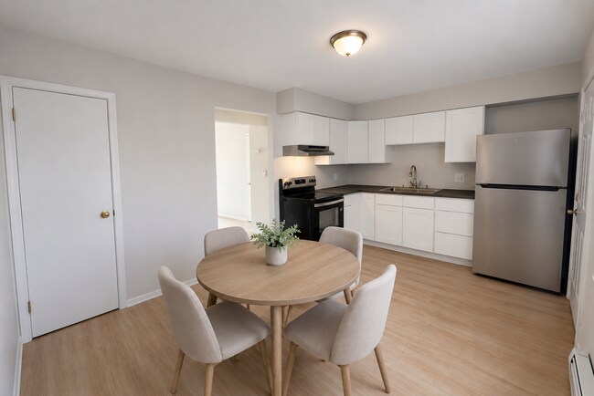 Building Photo - Newly Renovated 2 Bed, 1.5 Bath Townhome – Prime Location Near 28th Street