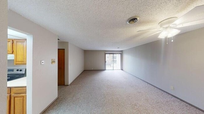 Building Photo - 1727 N Grandview Ln