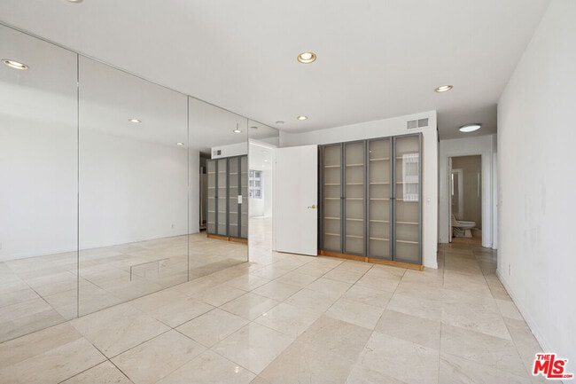 Building Photo - 10747 Wilshire Blvd