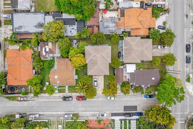 Building Photo - 1029 SW 11th Ave