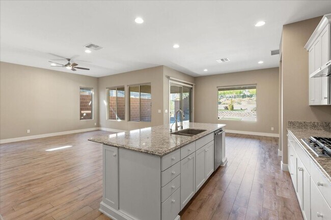 Building Photo - Lovely Home!