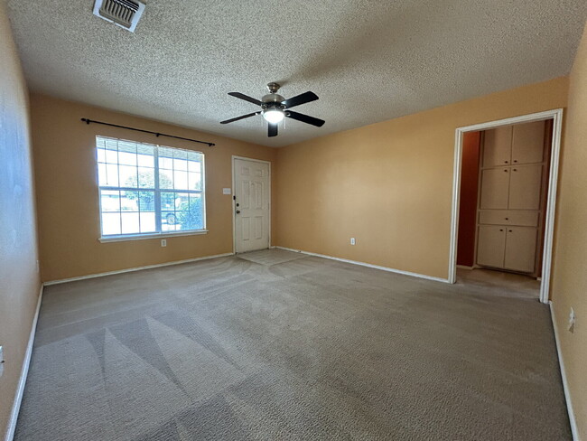 Building Photo - Beautiful House Located On Cul-De-Sac & Do...