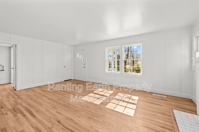 Building Photo - 1820 33rd St SW