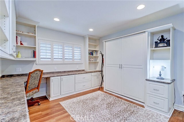 Building Photo - 881 Via Mendoza