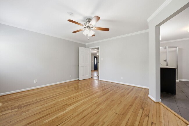 Building Photo - Modern Updates in this Classic 3bedroom/2.5 Bath Home in Erwin