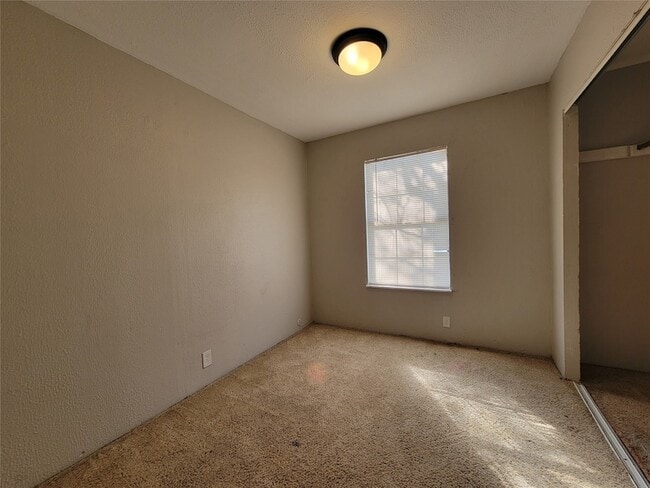 Building Photo - 1552 Cheyenne Rd