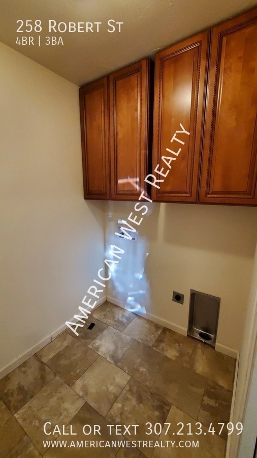 Building Photo - 258 Robert St