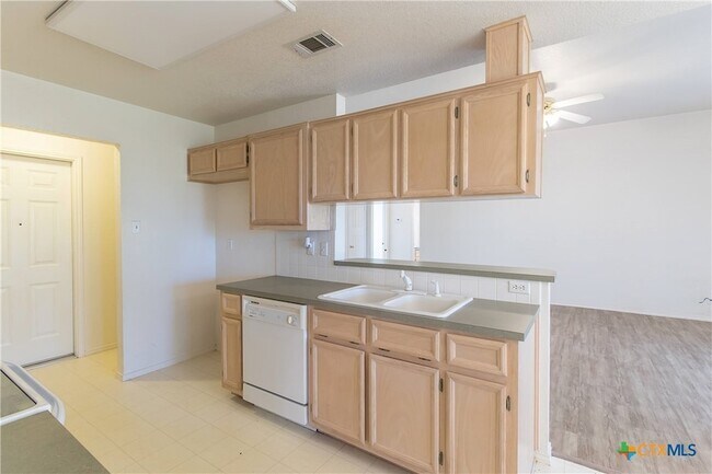 Building Photo - 4514 Hondo Dr