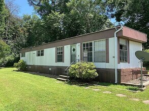 Building Photo - 2 Bedroom 1 Bathroom