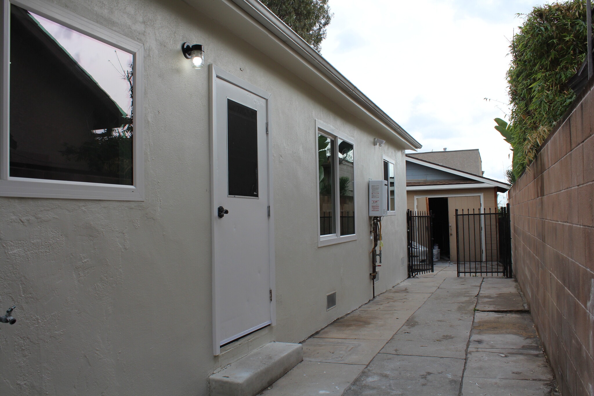 Building Photo - 620 Brittania St