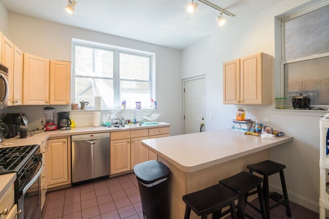 Building Photo - Large Center City Rittenhouse Four Bedroom Home