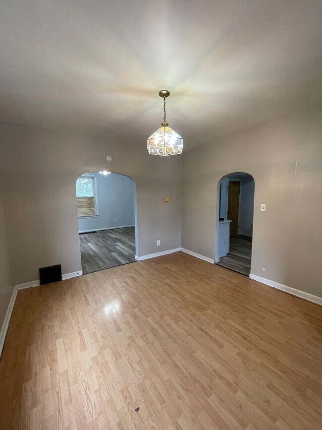 Building Photo - 456 Woodlane Ave