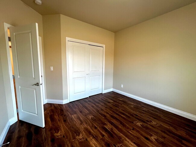 Building Photo - B606
