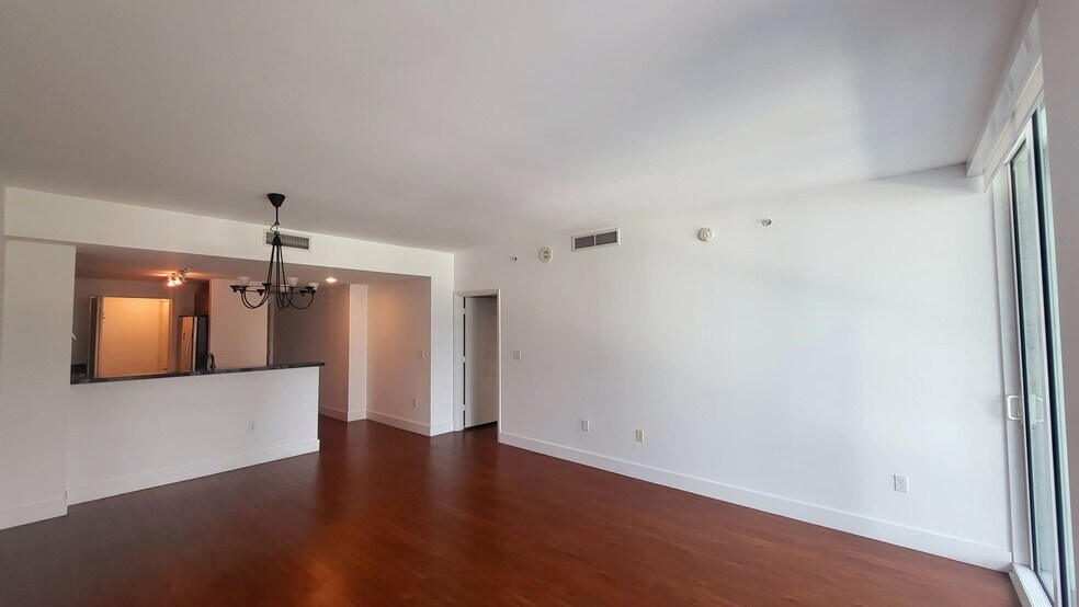 Building Photo - 253 NE 2nd St