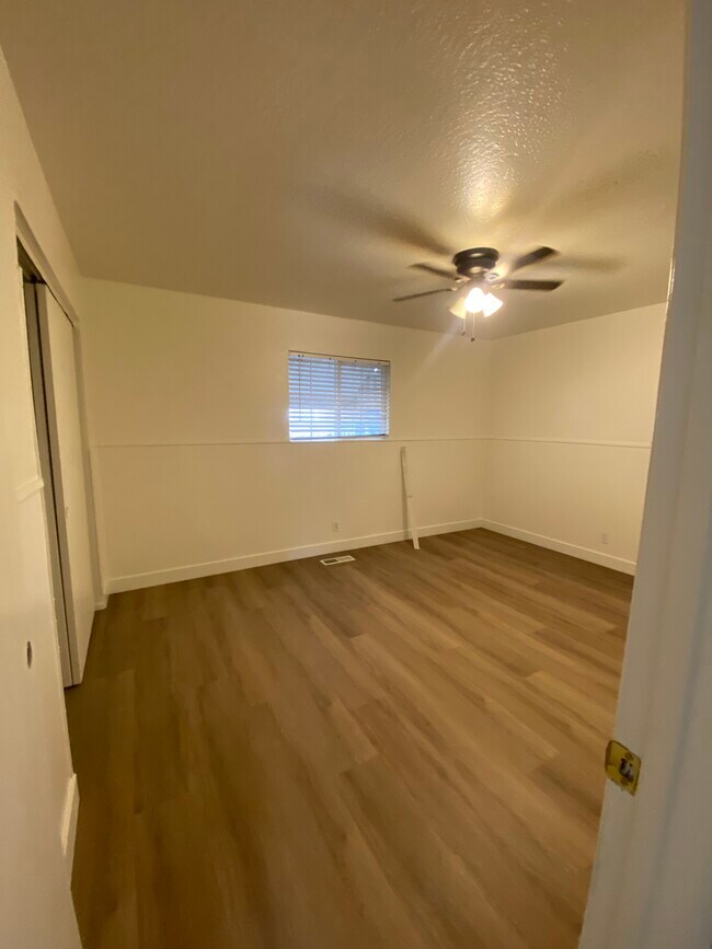 BEDROOM - 1132 Parkview Street