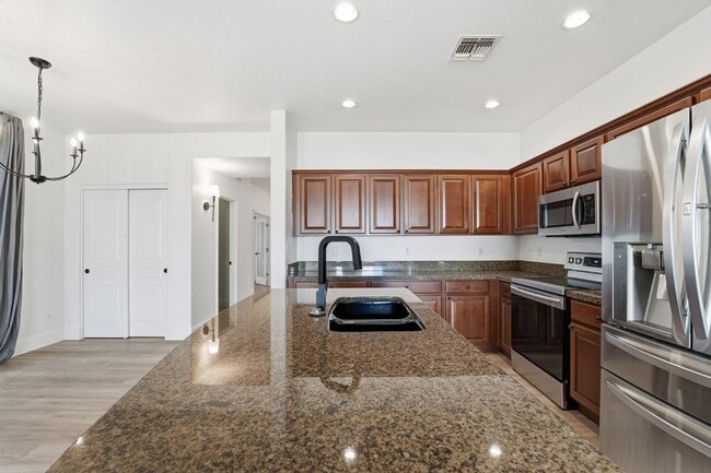 Building Photo - Beautiful 3-bedroom, 2-bathroom residence in the lively city of Mesa, Arizona!