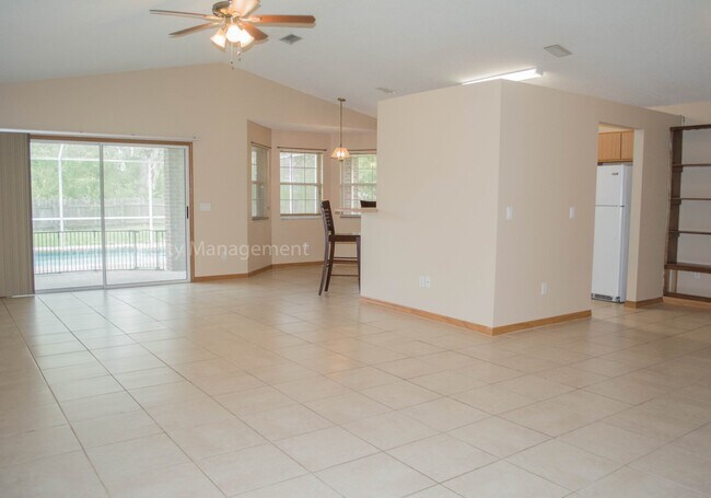 Building Photo - 14 Wood Amber Ln