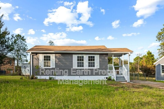 Building Photo - 2423 Circle Dr