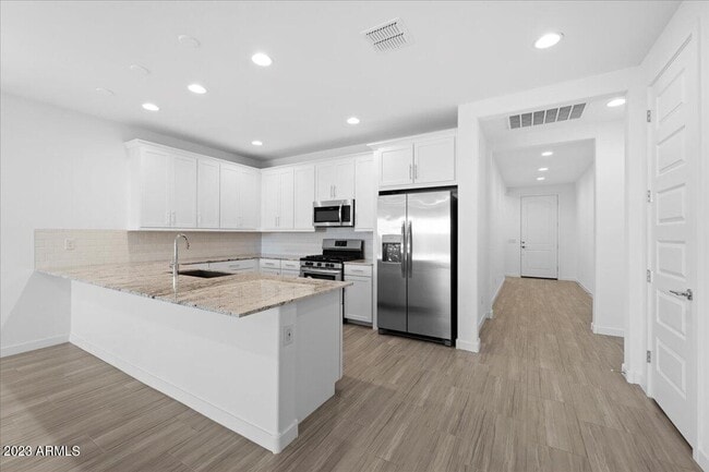 Building Photo - 17021 W Echo Ln