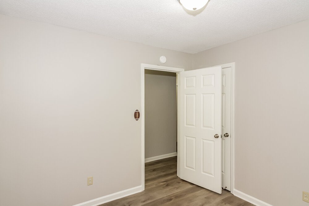 Building Photo - 1124 Dove Hollow Cir E