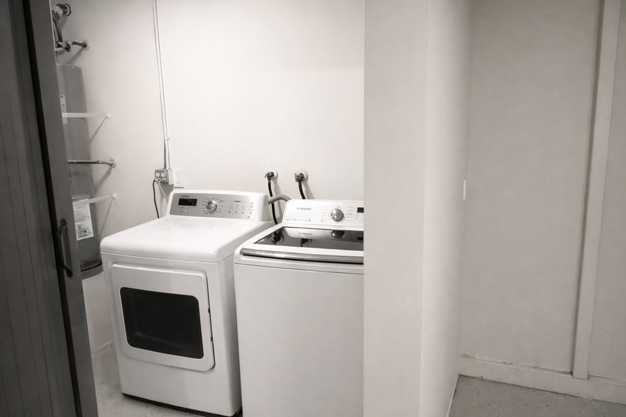 Building Photo - 74563 Sagebrush Dr