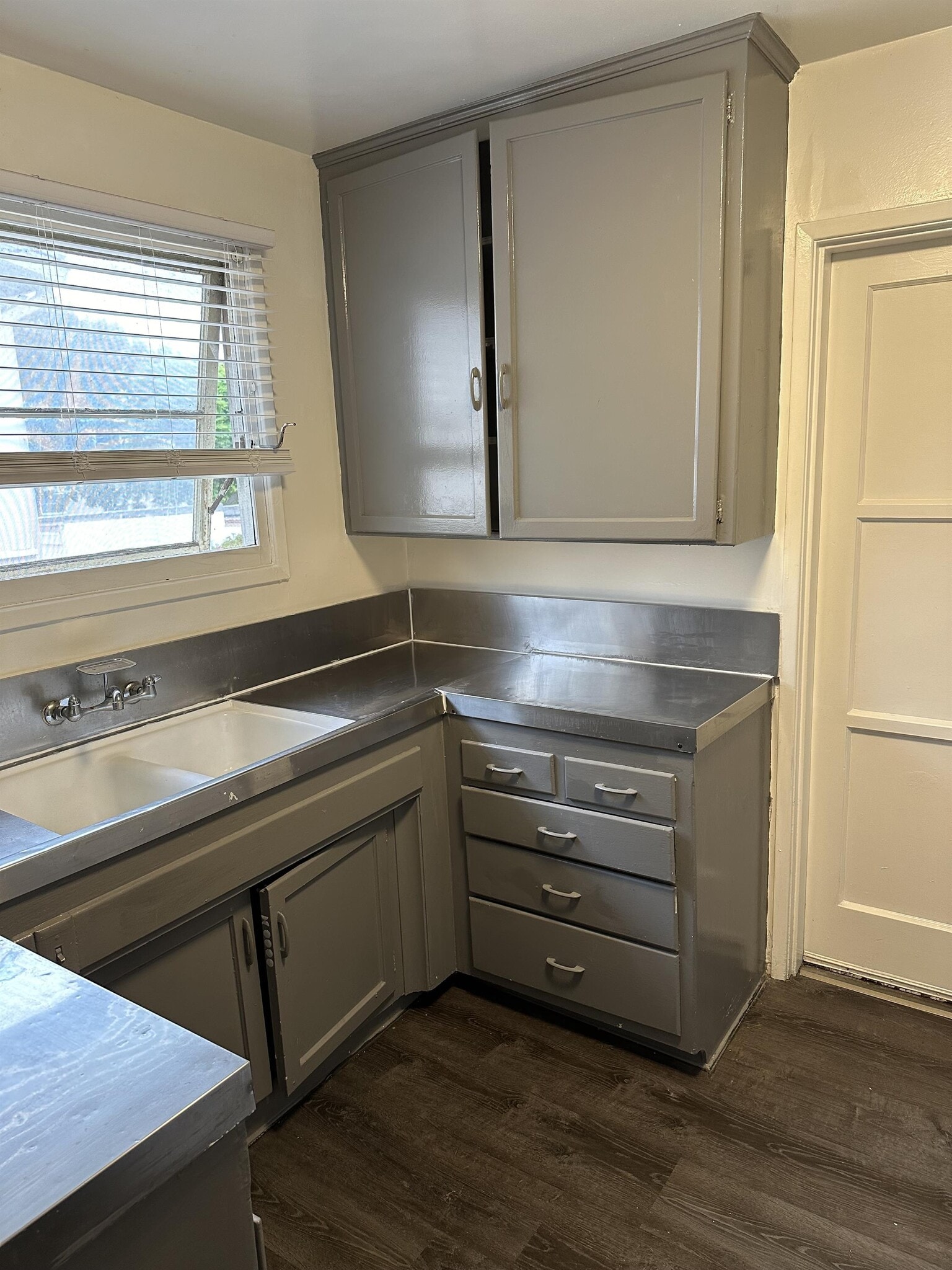 Building Photo - 2471 Silver Lake Blvd