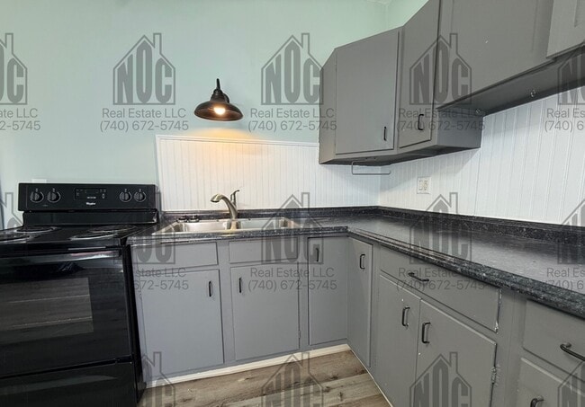 Building Photo - 726 E Main St