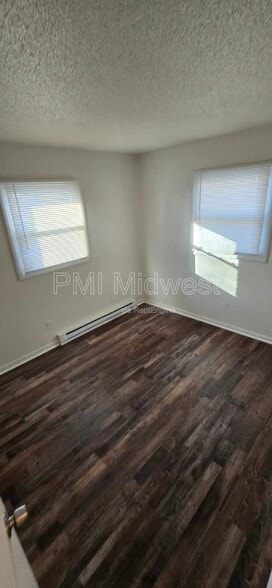 Building Photo - 570 US-52